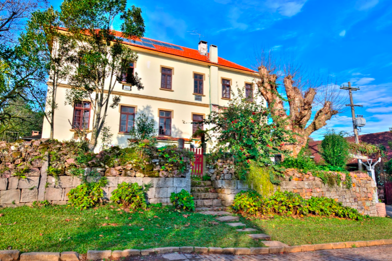 d267ee_edd5b38465994ee2aa5552c629dc3cdb~mv2-1