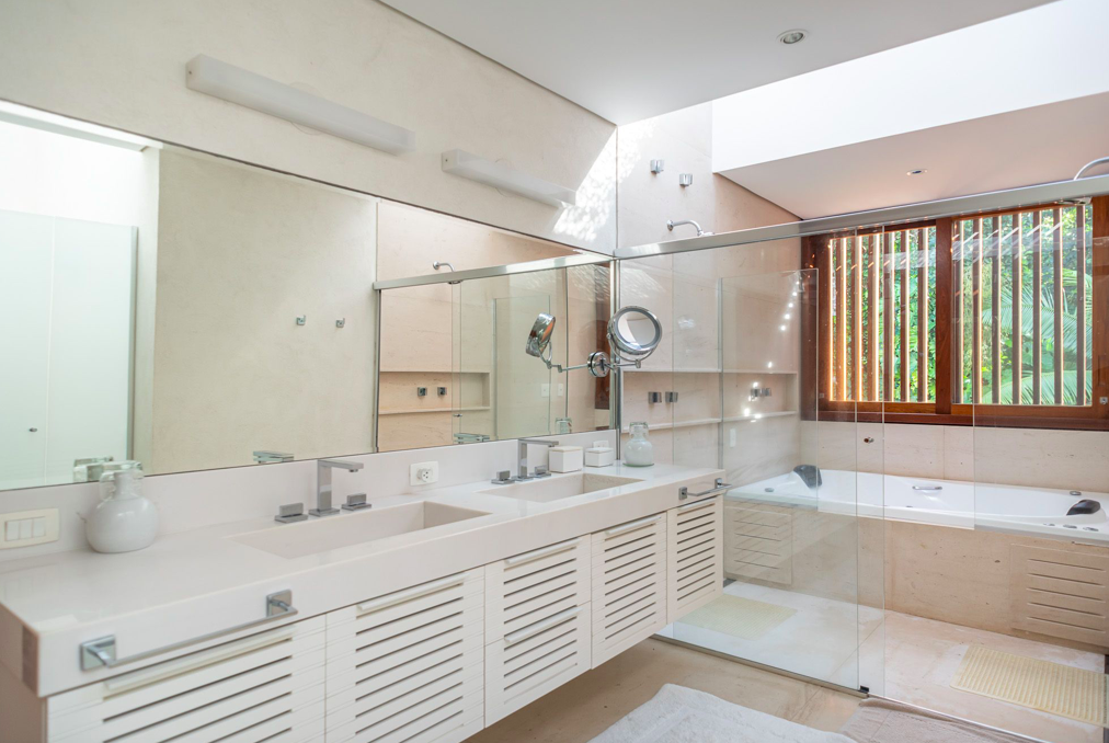 d267ee_f5a3d438c2f24db794bf110a818b6ecb~mv2